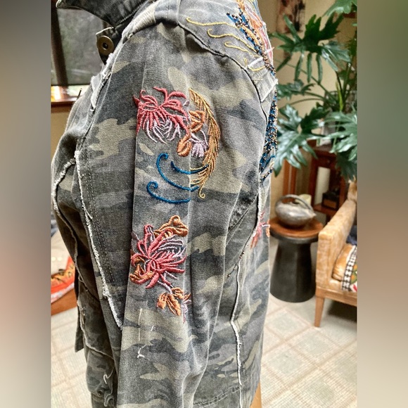 Military (esque) Distressed Jacket. Very cool! - Picture 4 of 9